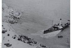 050-Paddlesteamer_landing_at_Church_Ope