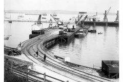 Unloading_rail_wagon_to_barge
